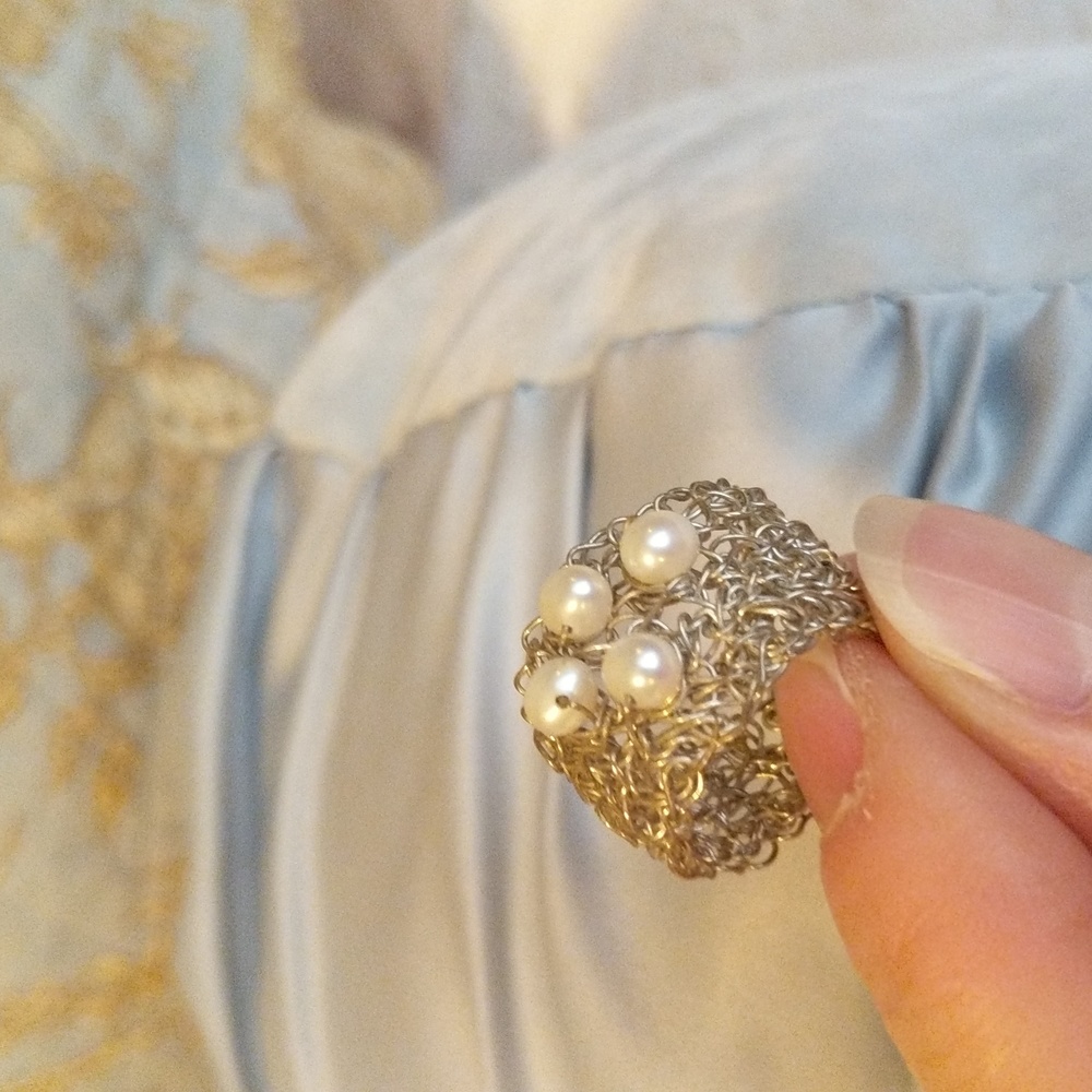 Pearl & silver mesh ring